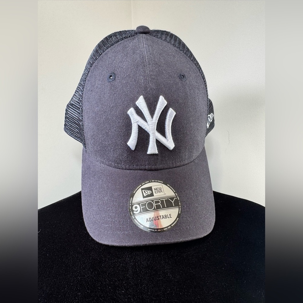 New Era Adjustable New York Baseball Cap. NWT